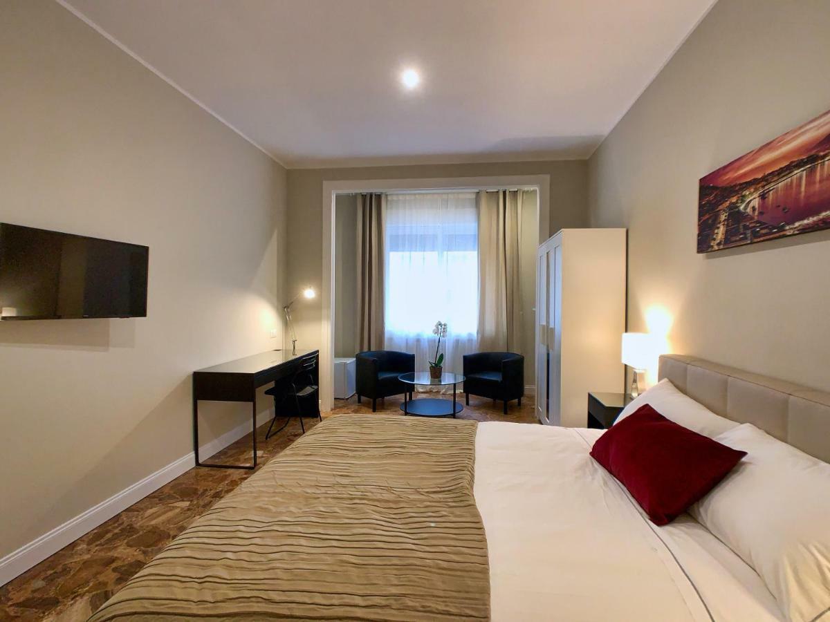 Отель Silia House Napoli Centro Экстерьер фото